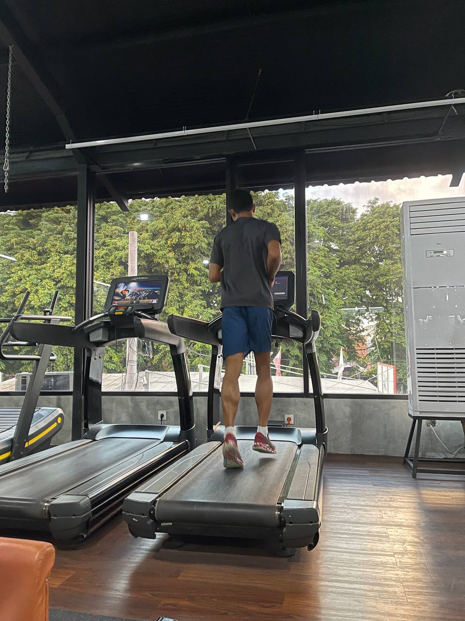 Cara yang dianjurkan latihan endurance di treadmil